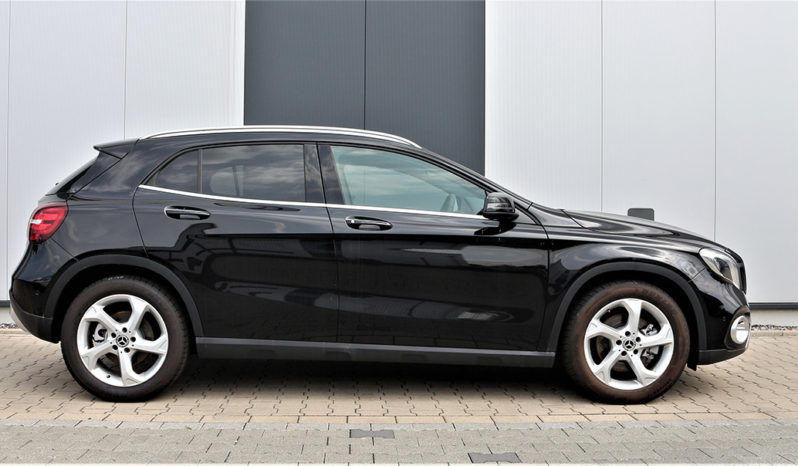 Mercedes-Benz GLA 4Matic voll